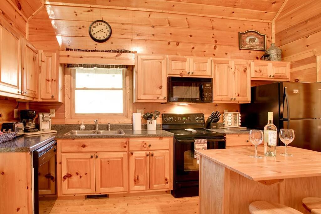 Brave Eagle Cabin 세비어빌 객실 사진